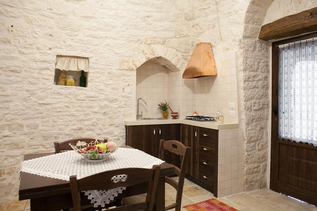 アルベロベッロ Trulli Di Nonno Carloヴィラ 部屋 写真
