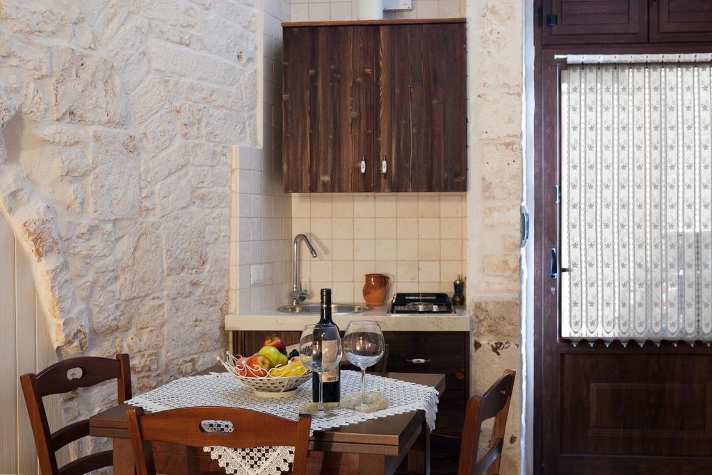 アルベロベッロ Trulli Di Nonno Carloヴィラ 部屋 写真